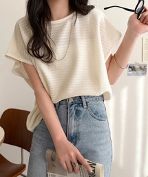 風通しよく、暑い日も過ごしやすい。レーシージャガード フレンチスリーブ ドルマントップス