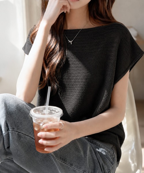 classicalelf(クラシカルエルフ)の「風通しよく、暑い日も過ごしやすい。レーシージャガード フレンチスリーブ ドルマントップス(Tシャツ/カットソー・レディース・チャコール/ベージュ/アイボリー/ブラック/グレイッシュベージュ/ブルー・X-LARGE/SMALL/MEDIUM/LARGE)」の2枚目の写真