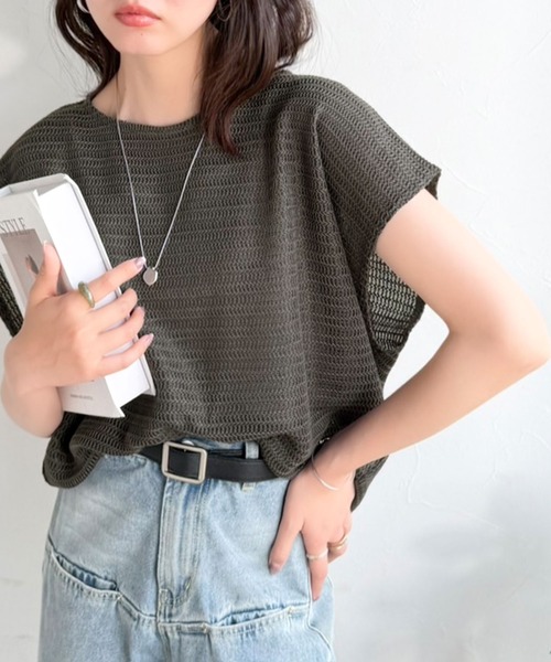 classicalelf(クラシカルエルフ)の「風通しよく、暑い日も過ごしやすい。レーシージャガード フレンチスリーブ ドルマントップス(Tシャツ/カットソー・レディース・チャコール/ベージュ/アイボリー/ブラック/グレイッシュベージュ/ブルー・X-LARGE/SMALL/MEDIUM/LARGE)」の10枚目の写真