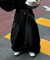 eastserviceshop（イーストサービスショップ）の「ユーティリティポケットシルキーデニムパンツ - ブラック（デニムパンツ）」