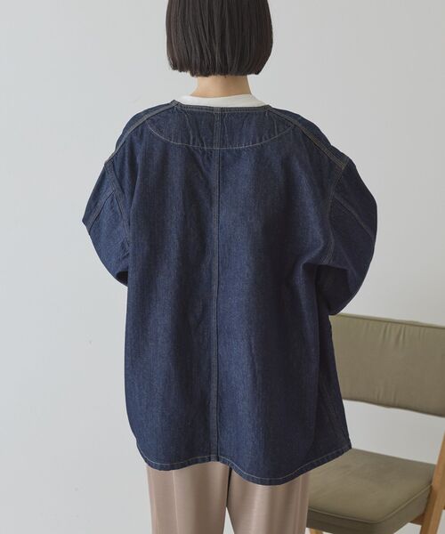 AMERICAN HOLIC(アメリカンホリック)の「ノーカラーデニムカバーオール(デニムジャケット・レディース・ライトインディゴブルー/ワンウォッシュ・M/L)」の21枚目の写真