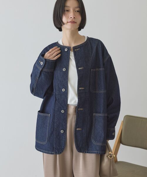 AMERICAN HOLIC(アメリカンホリック)の「ノーカラーデニムカバーオール(デニムジャケット・レディース・ライトインディゴブルー/ワンウォッシュ・M/L)」の4枚目の写真