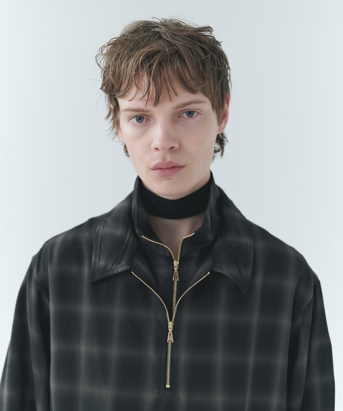 CULLNI(クルニ)の「Ombre Check Half Zip Layerd Collar Pullover(シャツ/ブラウス・メンズ・ブラック/グレー・0/1/2)」の6枚目の写真