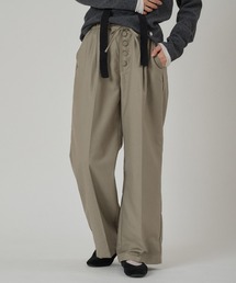 MUHET（ミュエータ）の「covered-button easy slacks pants / クルミボタンイージースラックスパンツ（スラックス）」