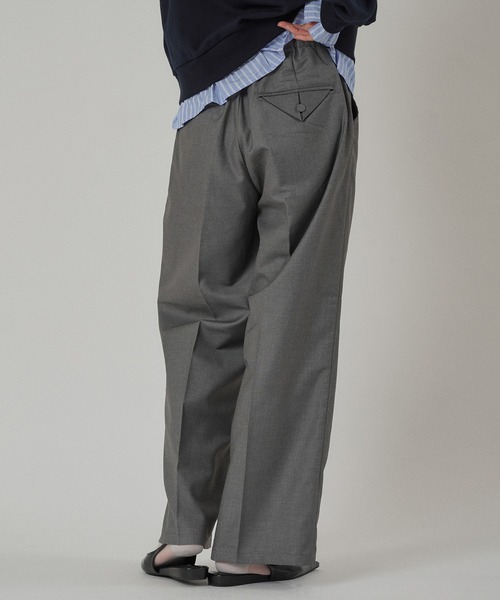 MUHET（ミュエータ）の「covered-button easy slacks pants / クルミボタンイージースラックスパンツ（スラックス・レディース・ベージュ/ネイビー/グレー・SMALL/MEDIUM/LARGE）」の14枚目の写真