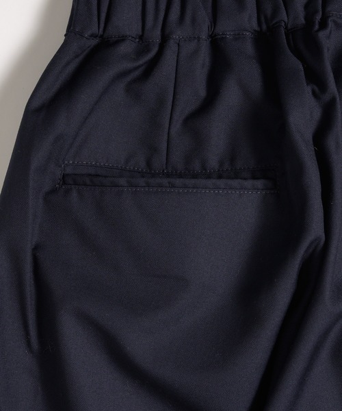 MUHET（ミュエータ）の「covered-button easy slacks pants / クルミボタンイージースラックスパンツ（スラックス・レディース・ベージュ/ネイビー/グレー・SMALL/MEDIUM/LARGE）」の5枚目の写真