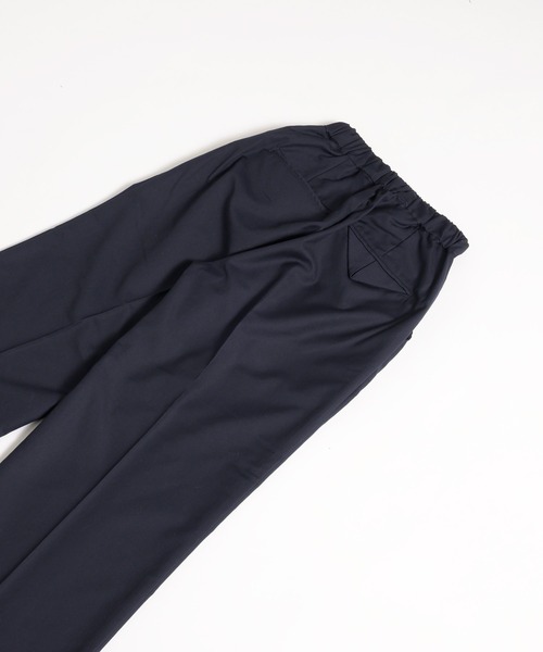 MUHET（ミュエータ）の「covered-button easy slacks pants / クルミボタンイージースラックスパンツ（スラックス・レディース・ベージュ/ネイビー/グレー・SMALL/MEDIUM/LARGE）」の8枚目の写真