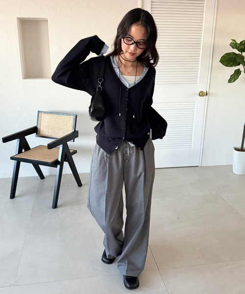 MUHET（ミュエータ）の「covered-button easy slacks pants / クルミボタンイージースラックスパンツ（スラックス・レディース・ベージュ/ネイビー/グレー・SMALL/MEDIUM/LARGE）」の12枚目の写真