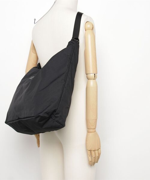 GREGORY（グレゴリー）の「エボライトメッセンジャー AVOLITE MESSENGER ブラック（メッセンジャーバッグ・メンズ・ブラック・ONE SIZE）」の2枚目の写真