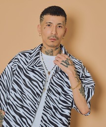 Essential open collar shirt