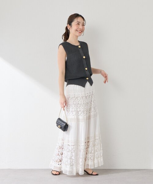 La boutique BonBon(ラブティックボンボン)の「【程よい抜け感】ギマコットン前後2WAY片畦ベスト(ニット/セーター・レディース・チャコールグレー/オフホワイト/レッド/グレイッシュベージュ・FREE)」の11枚目の写真