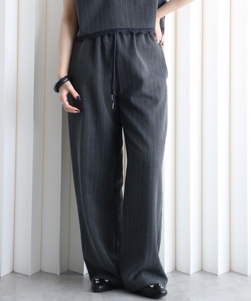 YENNA（イェンナ）の「ストライプ柄 レースウエストイージーワイドパンツ 【セットアップ対応】オケージョン（スラックス・レディース・チャコールグレー/ベージュ/グレイッシュベージュ・FT/F）」の6枚目の写真