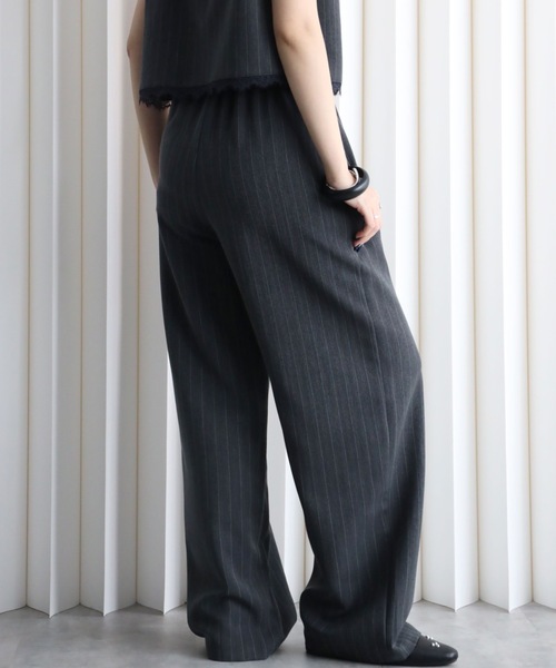 YENNA（イェンナ）の「ストライプ柄 レースウエストイージーワイドパンツ 【セットアップ対応】オケージョン（スラックス・レディース・チャコールグレー/ベージュ/グレイッシュベージュ・FT/F）」の8枚目の写真