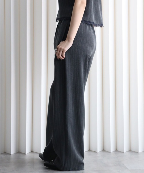YENNA（イェンナ）の「ストライプ柄 レースウエストイージーワイドパンツ 【セットアップ対応】オケージョン（スラックス・レディース・チャコールグレー/ベージュ/グレイッシュベージュ・FT/F）」の9枚目の写真