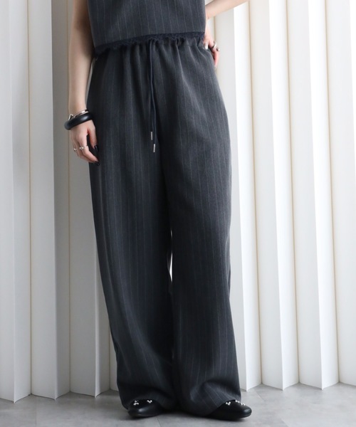 YENNA（イェンナ）の「ストライプ柄 レースウエストイージーワイドパンツ 【セットアップ対応】オケージョン（スラックス・レディース・チャコールグレー/ベージュ/グレイッシュベージュ・FT/F）」の5枚目の写真