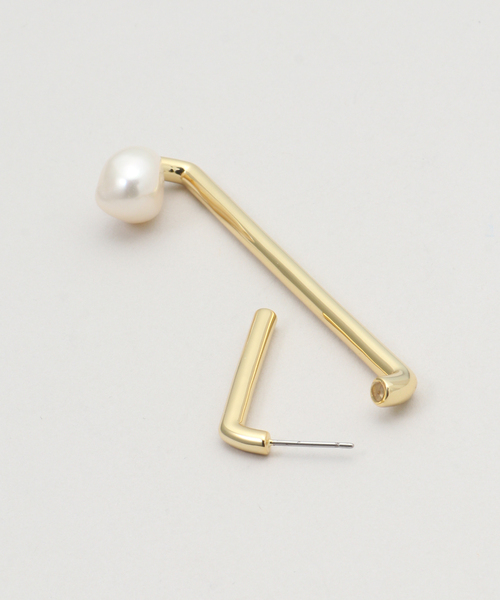 La TOTALITE（ラトータリテ）の「STELLAR HOLLYWOOD/ステラハリウッド リーニアパールピアス（ピアス（両耳用）・レディース・シルバー/ゴールド・FREE）」の4枚目の写真