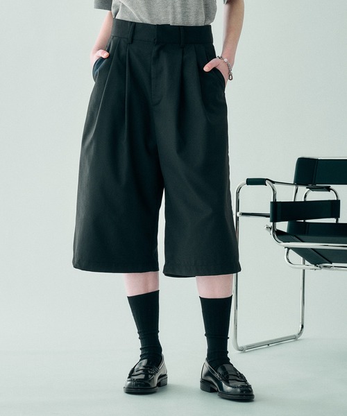 SELLE GLANT(セレグランテ)の「2-TUCK WIDE BAGGY HALF PANTS/2タックワイドバギーハーフパンツ(その他パンツ・メンズ・ブラック系/グレー系/ブラック・LARGE/MEDIUM/SMALL)」の2枚目の写真