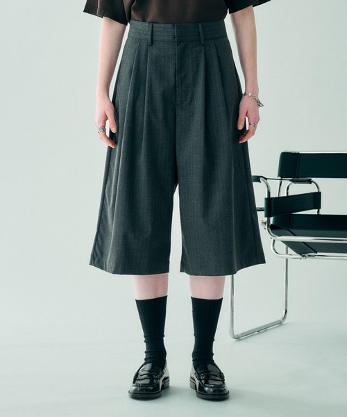 SELLE GLANT(セレグランテ)の「2-TUCK WIDE BAGGY HALF PANTS/2タックワイドバギーハーフパンツ(その他パンツ・メンズ・ブラック系/グレー系/ブラック・LARGE/MEDIUM/SMALL)」の8枚目の写真