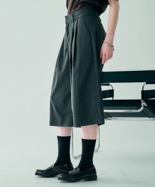 SELLE GLANT(セレグランテ)の「2-TUCK WIDE BAGGY HALF PANTS/2タックワイドバギーハーフパンツ(その他パンツ・メンズ・ブラック系/グレー系/ブラック・LARGE/MEDIUM/SMALL)」の11枚目の写真