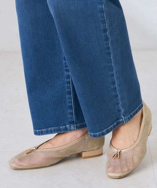 a.v.v(アーヴェヴェ)の「メッシュパンプス(パンプス・レディース・ブラック/ゴールド・23.5/24.5)」の2枚目の写真