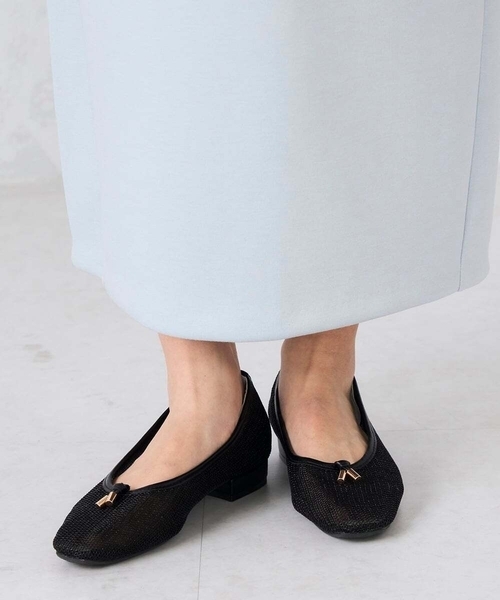 a.v.v(アーヴェヴェ)の「メッシュパンプス(パンプス・レディース・ブラック/ゴールド・23.5/24.5)」の1枚目の写真