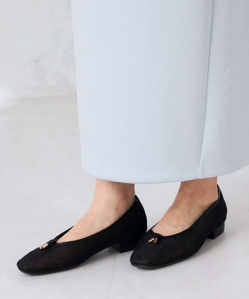a.v.v(アーヴェヴェ)の「メッシュパンプス(パンプス・レディース・ブラック/ゴールド・23.5/24.5)」の17枚目の写真