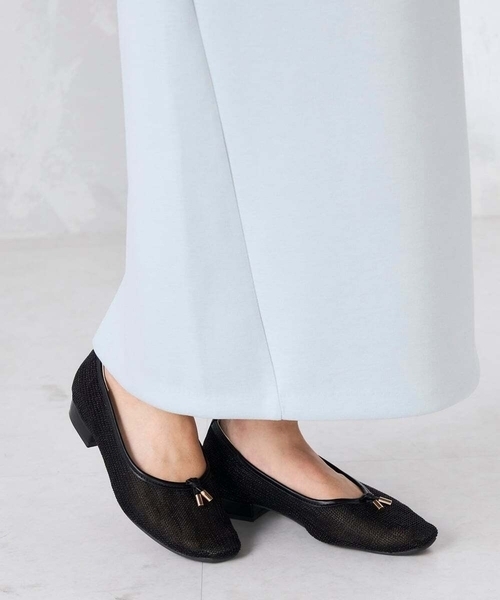 a.v.v(アーヴェヴェ)の「メッシュパンプス(パンプス・レディース・ブラック/ゴールド・23.5/24.5)」の15枚目の写真