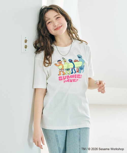 SESAME STREET(セサミストリート)の「【セサミストリート/SESAME STREET】サーフフォトプリントTシャツ(ELMO&FRIENDS)(Tシャツ/カットソー・レディース・グレー/エメラルド/オフホワイト・LL/3L/M/L)」の16枚目の写真