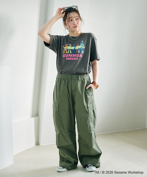 SESAME STREET(セサミストリート)の「【セサミストリート/SESAME STREET】サーフフォトプリントTシャツ(ELMO&FRIENDS)(Tシャツ/カットソー・レディース・グレー/エメラルド/オフホワイト・LL/3L/M/L)」の12枚目の写真