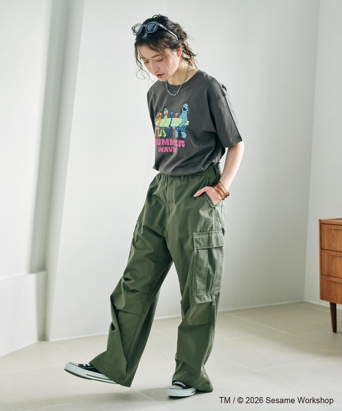 SESAME STREET(セサミストリート)の「【セサミストリート/SESAME STREET】サーフフォトプリントTシャツ(ELMO&FRIENDS)(Tシャツ/カットソー・レディース・グレー/エメラルド/オフホワイト・LL/3L/M/L)」の14枚目の写真