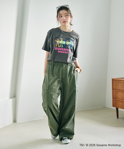 SESAME STREET(セサミストリート)の「【セサミストリート/SESAME STREET】サーフフォトプリントTシャツ(ELMO&FRIENDS)(Tシャツ/カットソー・レディース・グレー/エメラルド/オフホワイト・LL/3L/M/L)」の15枚目の写真