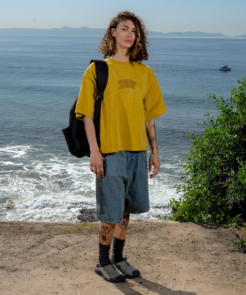 HUF(ハフ)の「CLASSIC ARCH WIDE CREW(Tシャツ/カットソー・メンズ・オフホワイト/イエロー/ブラック・S/XL/M/L)」の5枚目の写真