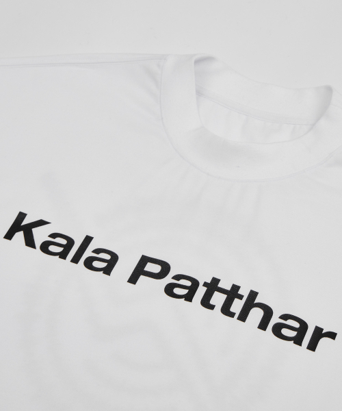 KALAPATTHAR（カラパタール）の「KP Signature Logo Loosefit Long Sleeve - WHITE（Tシャツ/カットソー・メンズ・その他・LARGE/X-LARGE/MEDIUM）」の4枚目の写真