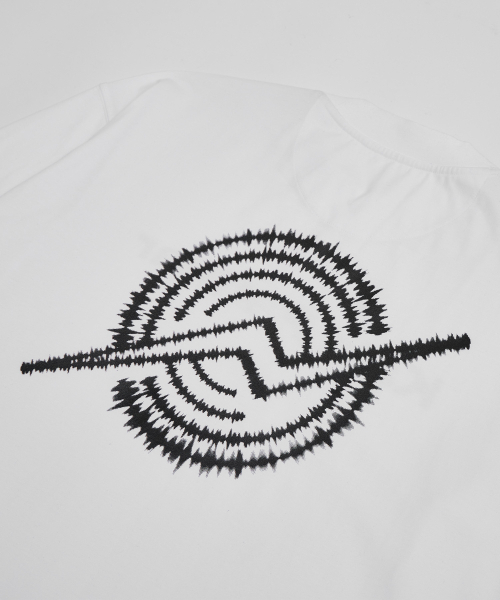 KALAPATTHAR（カラパタール）の「KP Signature Logo Loosefit Long Sleeve - WHITE（Tシャツ/カットソー・メンズ・その他・LARGE/X-LARGE/MEDIUM）」の3枚目の写真