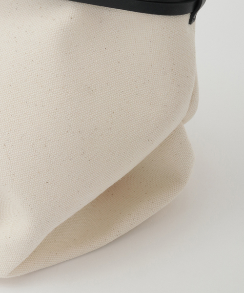 Tiara(ティアラ)の「【SOME WHERE STUDIO/サムウェア ステュディオ】トートバッグ(S-016 FOLIA-L)(トートバッグ・レディース・アイボリー/ブラック・FREE)」の6枚目の写真