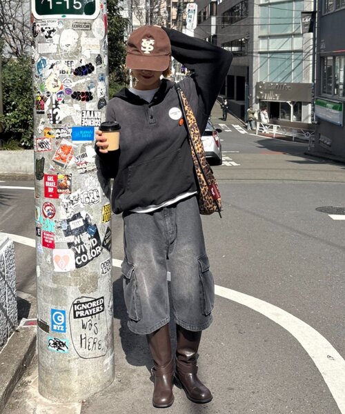 CIAOPANIC TYPY（チャオパニックティピー）の「【UNISEX】デニムハーフカーゴパンツ（その他パンツ・レディース・ブラック/サックスブルー・LARGE/MEDIUM）」の3枚目の写真