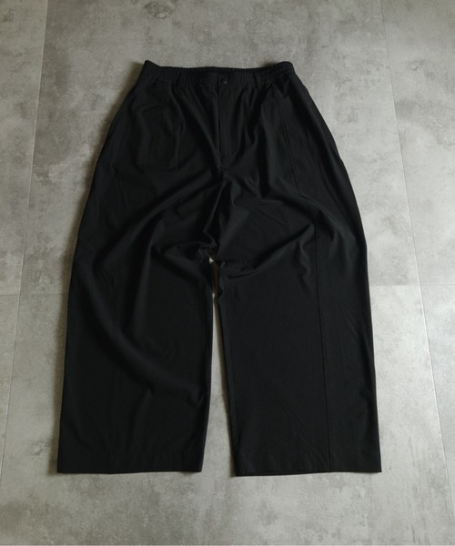 many men many mind(メニーメンメニーマインド)の「MANYMENMANYMINDS / AIRLEAKFABRIC/ワイドカーブパンツ(その他パンツ・メンズ・チャコール/ブラック・LARGE/X-LARGE/MEDIUM)」の1枚目の写真