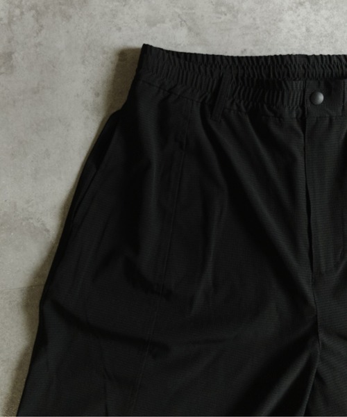 many men many mind(メニーメンメニーマインド)の「MANYMENMANYMINDS / AIRLEAKFABRIC/ワイドカーブパンツ(その他パンツ・メンズ・チャコール/ブラック・LARGE/X-LARGE/MEDIUM)」の6枚目の写真