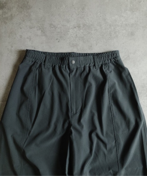 many men many mind(メニーメンメニーマインド)の「MANYMENMANYMINDS / AIRLEAKFABRIC/ワイドカーブパンツ(その他パンツ・メンズ・チャコール/ブラック・LARGE/X-LARGE/MEDIUM)」の12枚目の写真