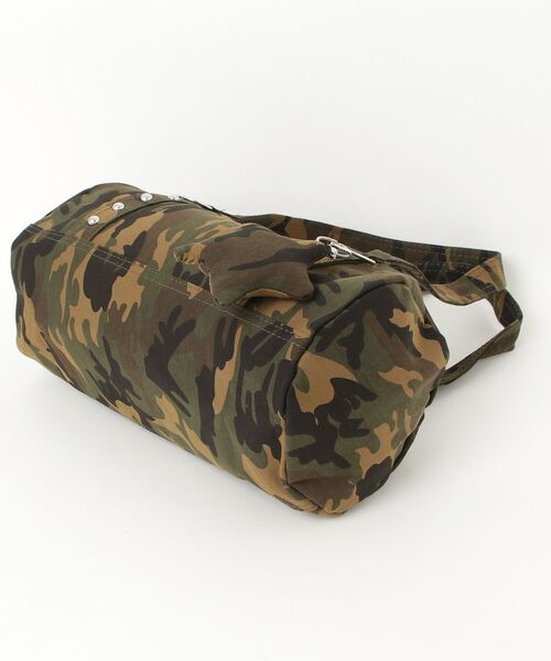 Chick（チック）の「All-over print shoulder bag with star-shaped accents / 星形アクセサリー付き 総柄 ショルダーバッグ 2026年春夏（ショルダーバッグ・レディース・カモフラージュ/アニマル・ONE SIZE）」の13枚目の写真