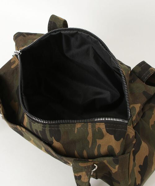 Chick（チック）の「All-over print shoulder bag with star-shaped accents / 星形アクセサリー付き 総柄 ショルダーバッグ 2026年春夏（ショルダーバッグ・レディース・カモフラージュ/アニマル・ONE SIZE）」の12枚目の写真