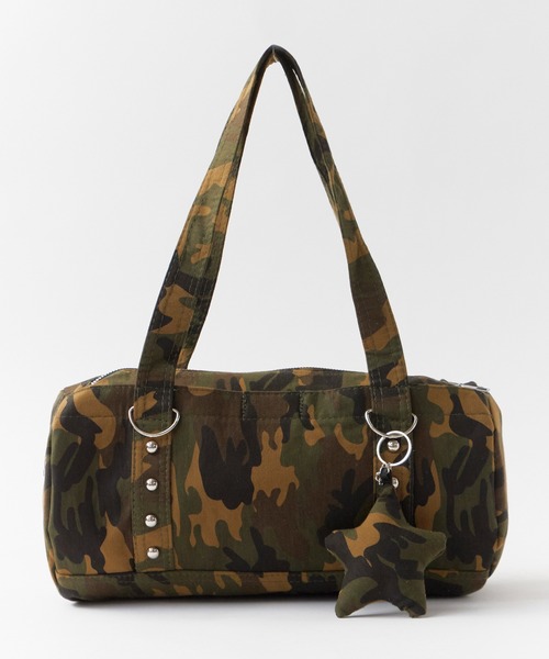 Chick（チック）の「All-over print shoulder bag with star-shaped accents / 星形アクセサリー付き 総柄 ショルダーバッグ 2026年春夏（ショルダーバッグ・レディース・カモフラージュ/アニマル・ONE SIZE）」の2枚目の写真