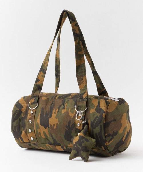 Chick（チック）の「All-over print shoulder bag with star-shaped accents / 星形アクセサリー付き 総柄 ショルダーバッグ 2026年春夏（ショルダーバッグ・レディース・カモフラージュ/アニマル・ONE SIZE）」の5枚目の写真