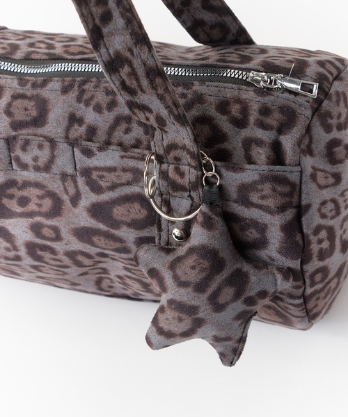 Chick（チック）の「All-over print shoulder bag with star-shaped accents / 星形アクセサリー付き 総柄 ショルダーバッグ 2026年春夏（ショルダーバッグ・レディース・カモフラージュ/アニマル・ONE SIZE）」の7枚目の写真