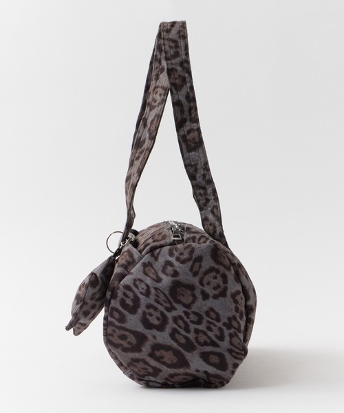 Chick（チック）の「All-over print shoulder bag with star-shaped accents / 星形アクセサリー付き 総柄 ショルダーバッグ 2026年春夏（ショルダーバッグ・レディース・カモフラージュ/アニマル・ONE SIZE）」の8枚目の写真
