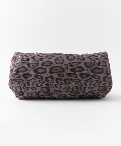 Chick（チック）の「All-over print shoulder bag with star-shaped accents / 星形アクセサリー付き 総柄 ショルダーバッグ 2026年春夏（ショルダーバッグ・レディース・カモフラージュ/アニマル・ONE SIZE）」の9枚目の写真