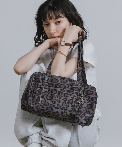 Chick(チック)の「All-over print shoulder bag with star-shaped accents / 星形アクセサリー付き 総柄 ショルダーバッグ 秋 秋服 2026年秋冬(ショルダーバッグ・レディース・カモフラージュ/アニマル・ONE SIZE)」の14枚目の写真