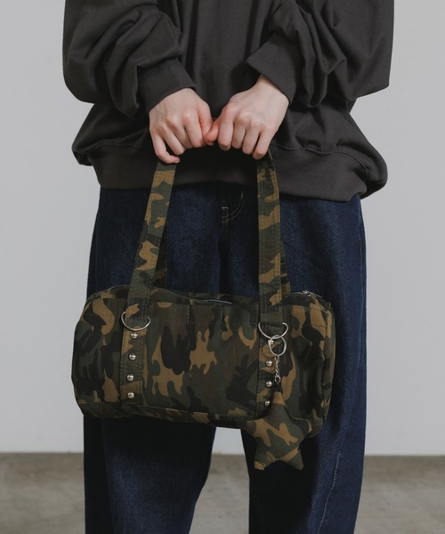 Chick(チック)の「All-over print shoulder bag with star-shaped accents / 星形アクセサリー付き 総柄 ショルダーバッグ 秋 秋服 2026年秋冬(ショルダーバッグ・レディース・カモフラージュ/アニマル・ONE SIZE)」の19枚目の写真