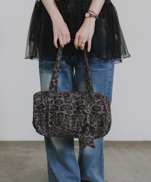 Chick(チック)の「All-over print shoulder bag with star-shaped accents / 星形アクセサリー付き 総柄 ショルダーバッグ 秋 秋服 2026年秋冬(ショルダーバッグ・レディース・カモフラージュ/アニマル・ONE SIZE)」の17枚目の写真