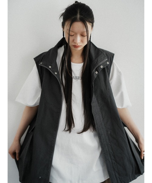 Katrin TOKYO(カトリーントーキョー)の「stand collar vest(ベスト・レディース・グリーン/グレー系/チャコールグレー・XS/FREE)」の2枚目の写真